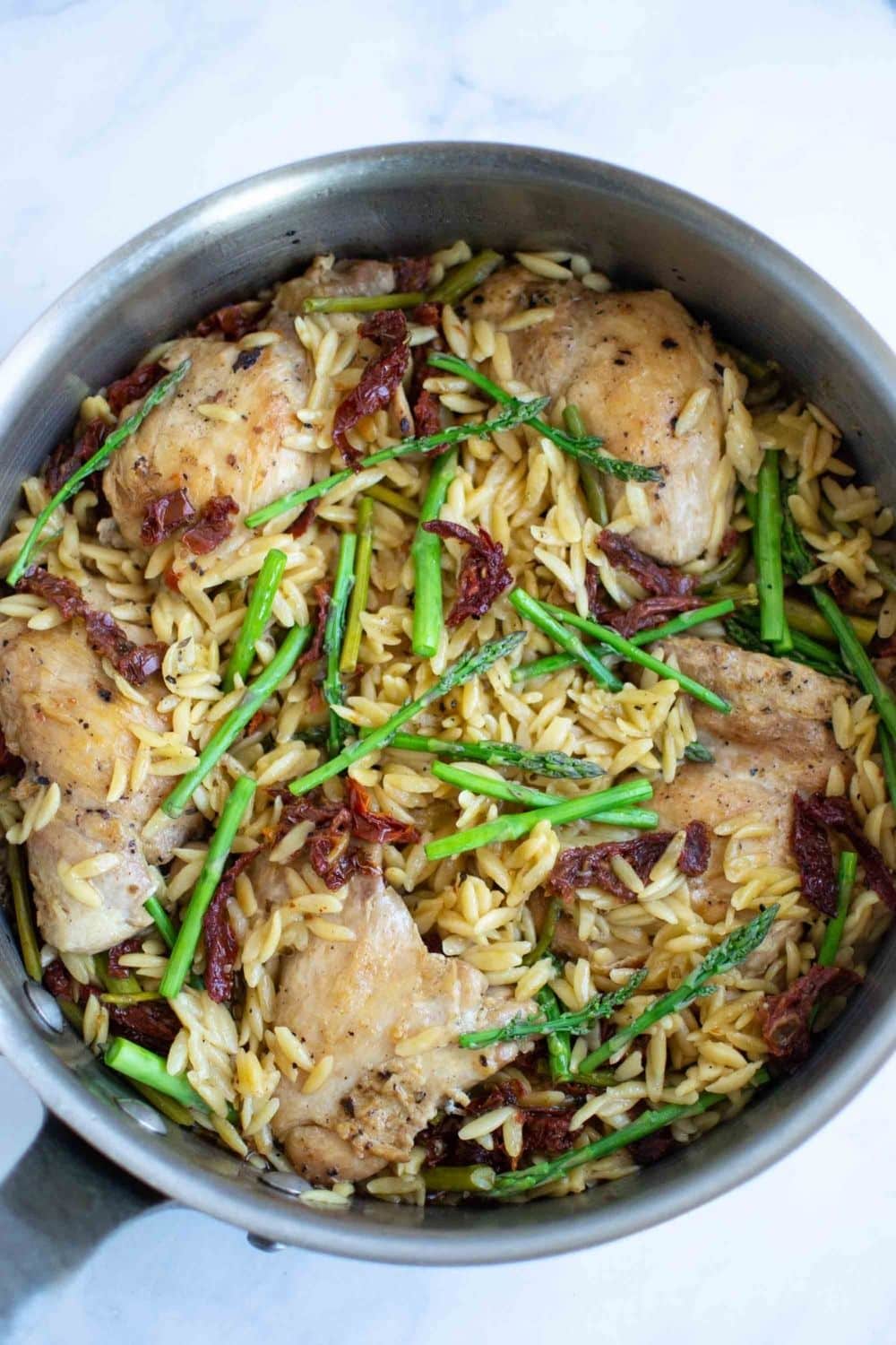 *5 Ingredient* Creamy Chicken Orzo with Sun Dried Tomatoes and Asparagus