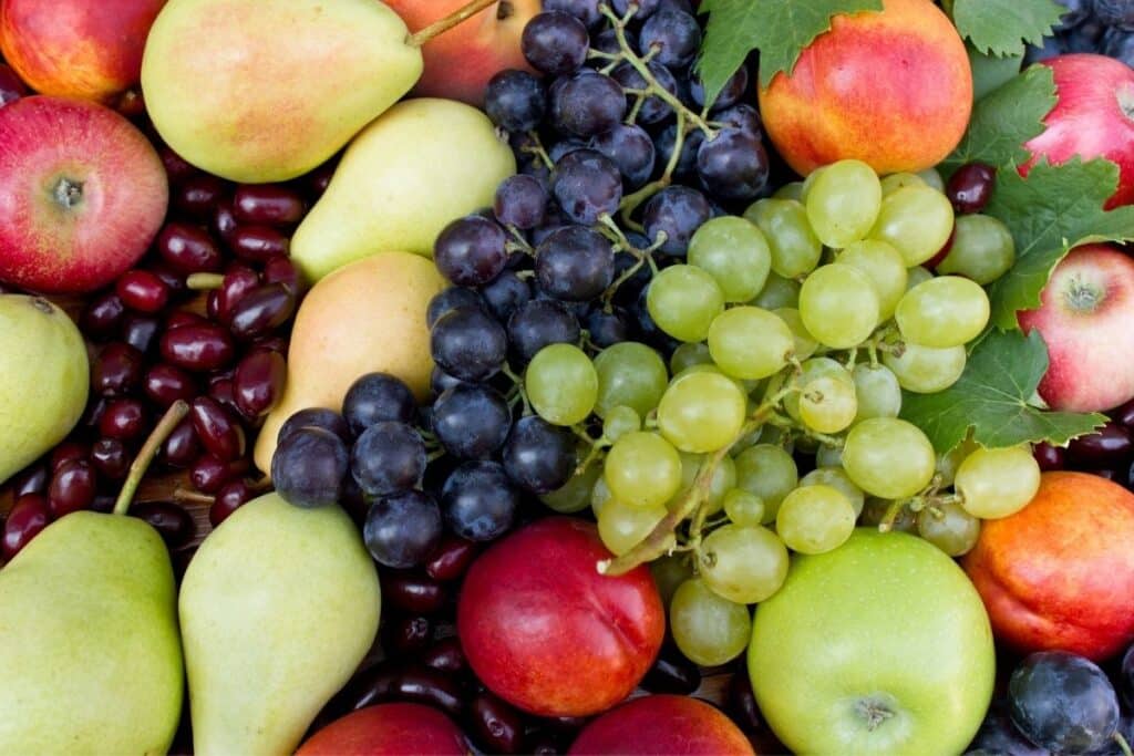 fresh fruit: grapes, apples, pears