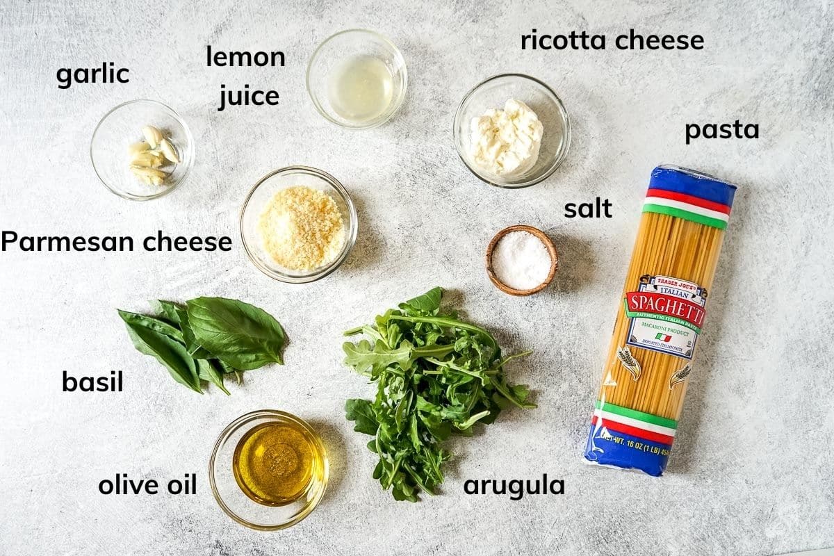 Ingredients needed to make pasta with green sauce.