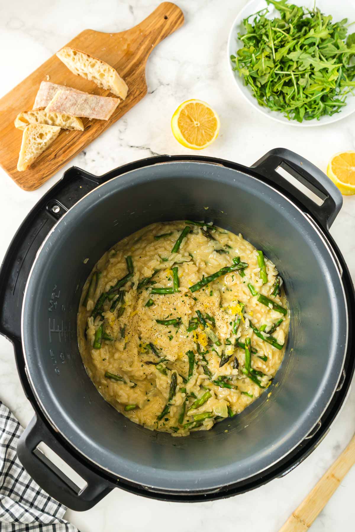 Instant pot risotto with asparagus ready to serve.