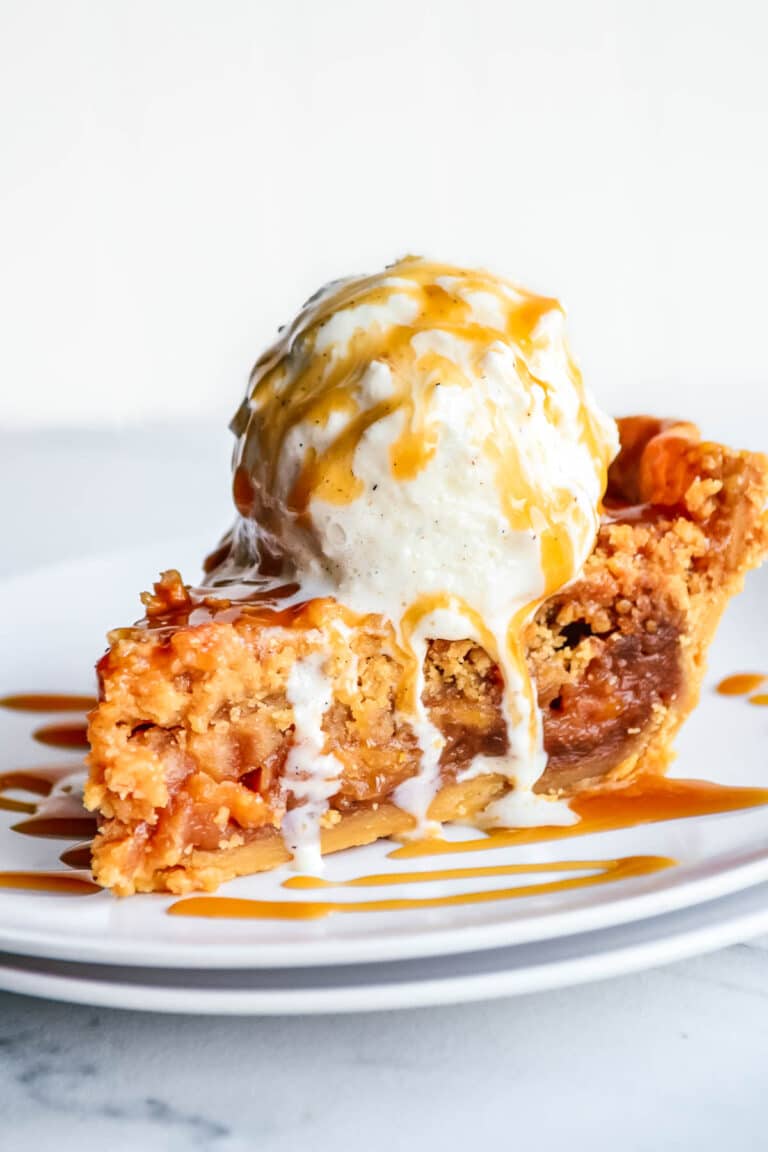 Caramel Apple Pie with Crumb Topping