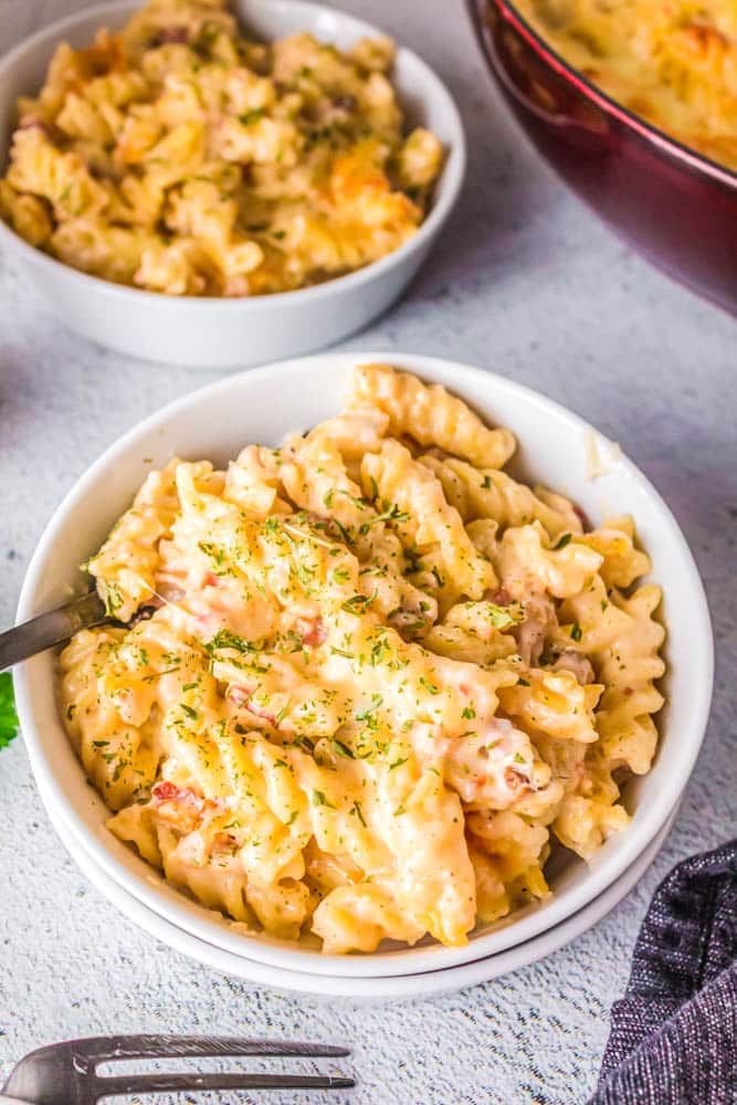 A bowl of cheesy baked Bechamel pasta .