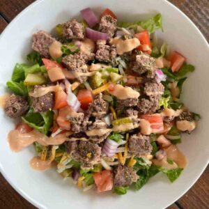 Featured image for Trader Joe's Magnifisauce cheeseburger salad.